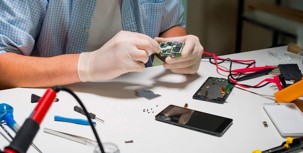 Authorized mobile repairing service centres vs 3rd party mobile repairing shops. which is better?