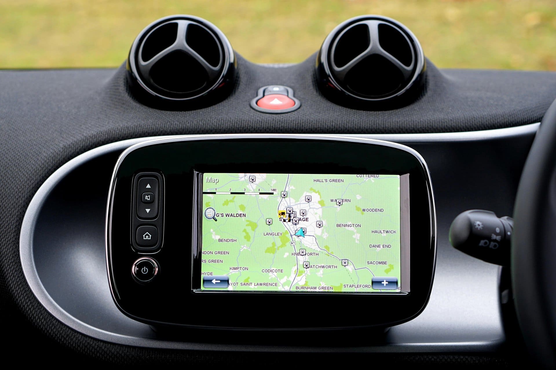 how does a care gps work.