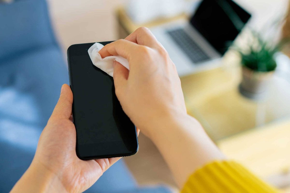 how to clean and service your cell phone