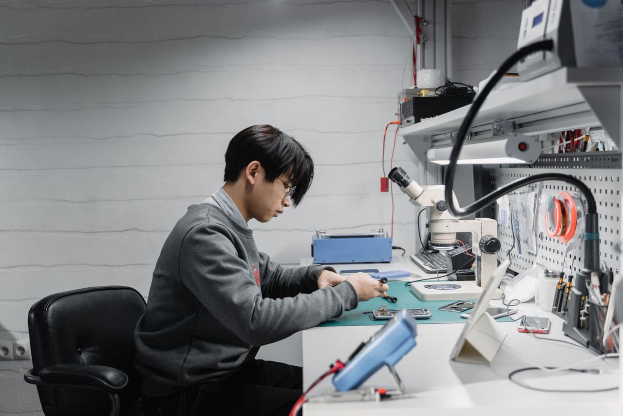mobile repairing tools and machines